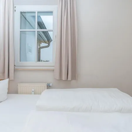 Apartment 450, Seepark *